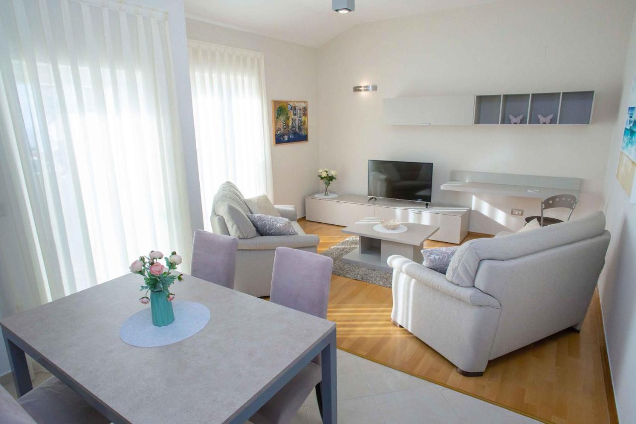 Kings View Sarkic Appartement Novalja Buitenkant foto