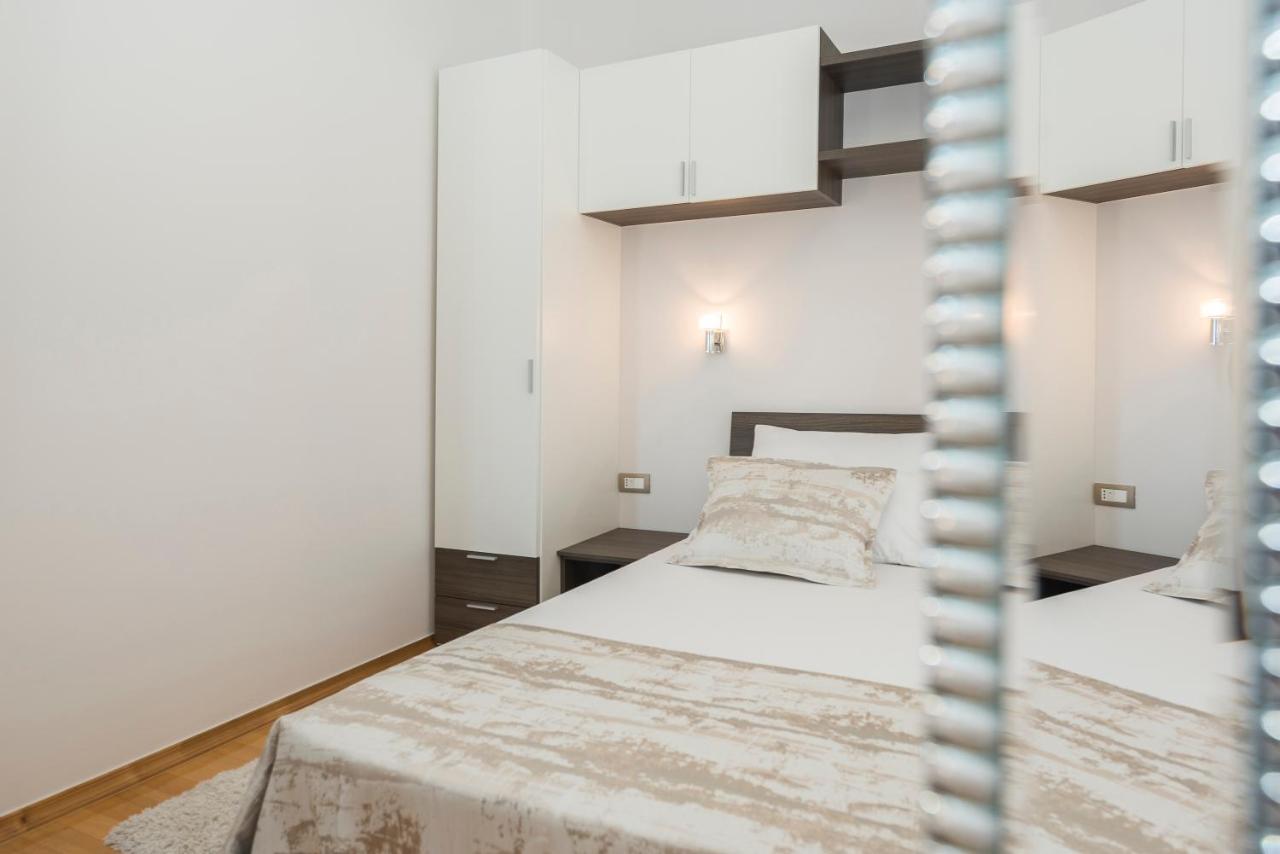 Kings View Sarkic Appartement Novalja Buitenkant foto