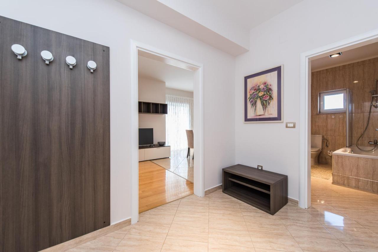 Kings View Sarkic Appartement Novalja Buitenkant foto