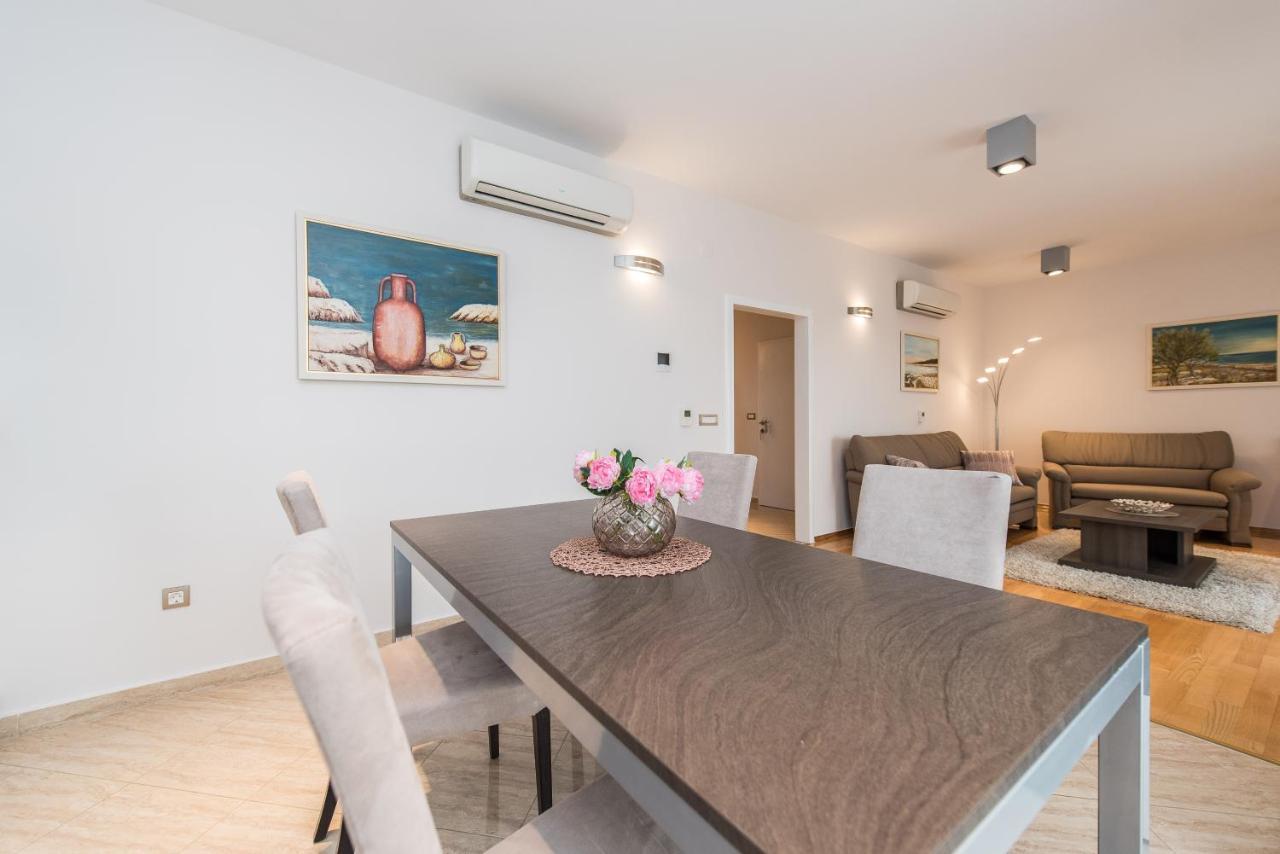 Kings View Sarkic Appartement Novalja Buitenkant foto